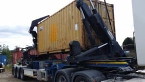 2014-06 BPSC container leverans | Container med utrustning till en blekeriskrubber lastas på lastbil för vidare transport till Brasilien.