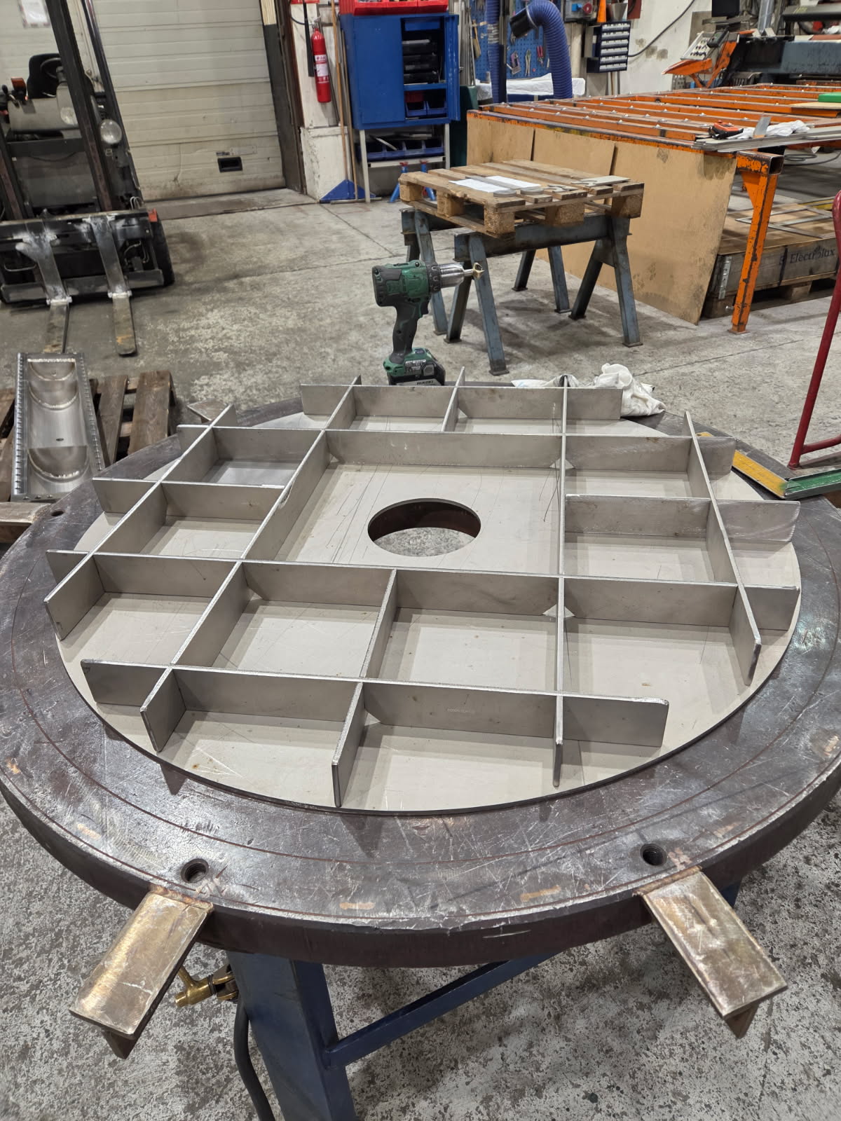 Reinforcement of lid for Top Cap